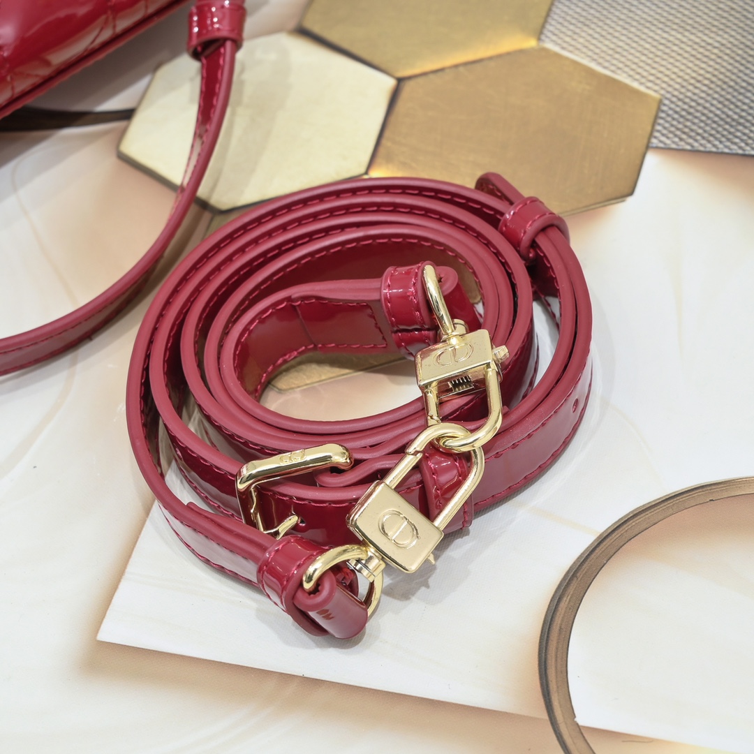 Small Lady D-Joy bag Red patent leather CD0541 XB091 22cm - ELEGANCE-SECRETE