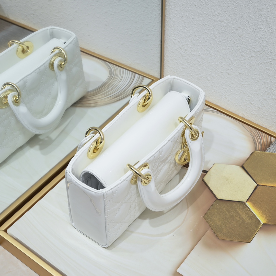 Small Lady D-Joy bag White patent leather CD0541 XB091 22cm - ELEGANCE-SECRETE