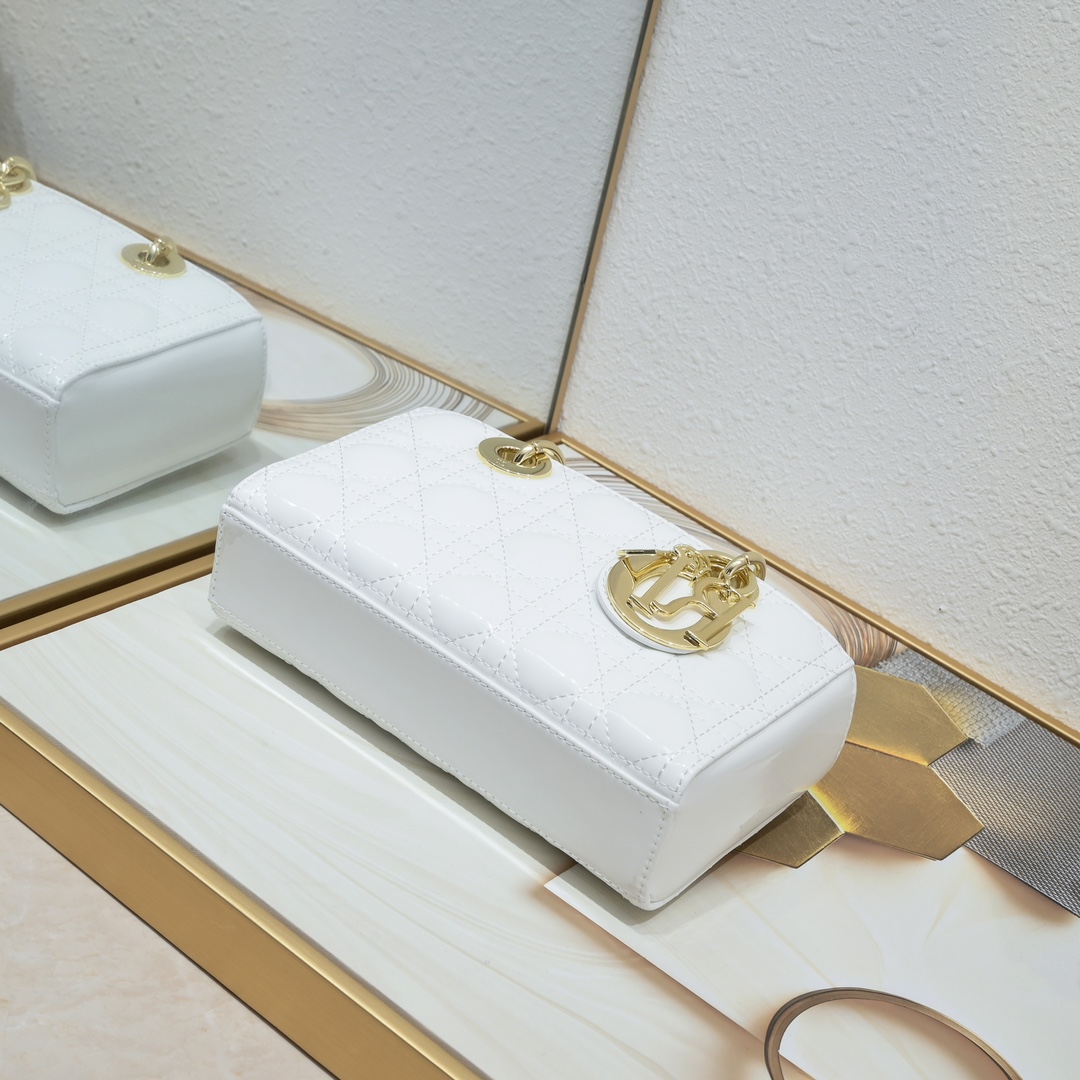 Small Lady D-Joy bag White patent leather CD0541 XB091 22cm - ELEGANCE-SECRETE