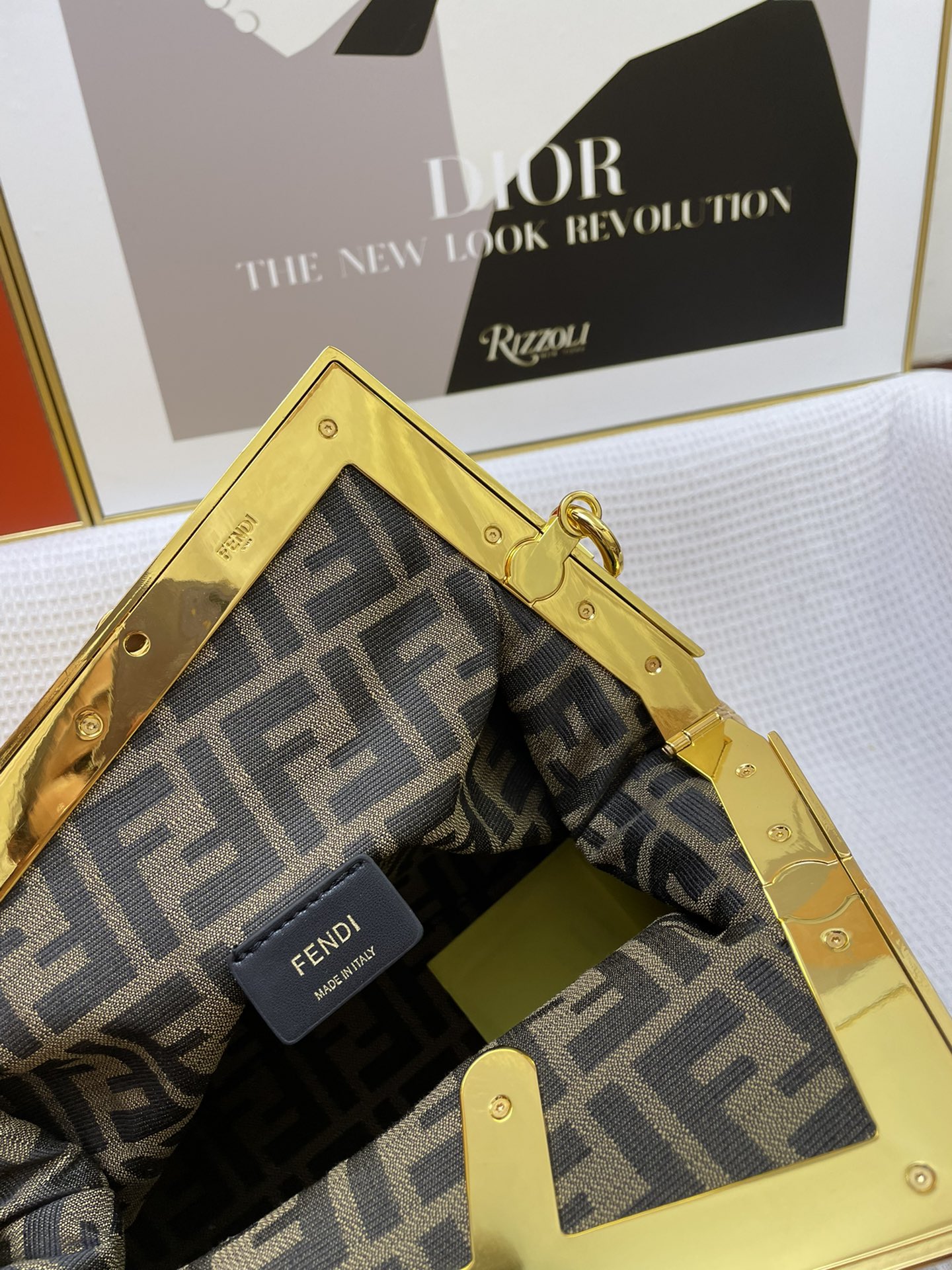 Fendi8326 22PJ092 - ELEGANCE-SECRETE